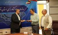 تقدیر رئیس سازمان جهاد کشاورزی قزوین از فعال حوزه توسعه آبیاری نوین در تاکستان 